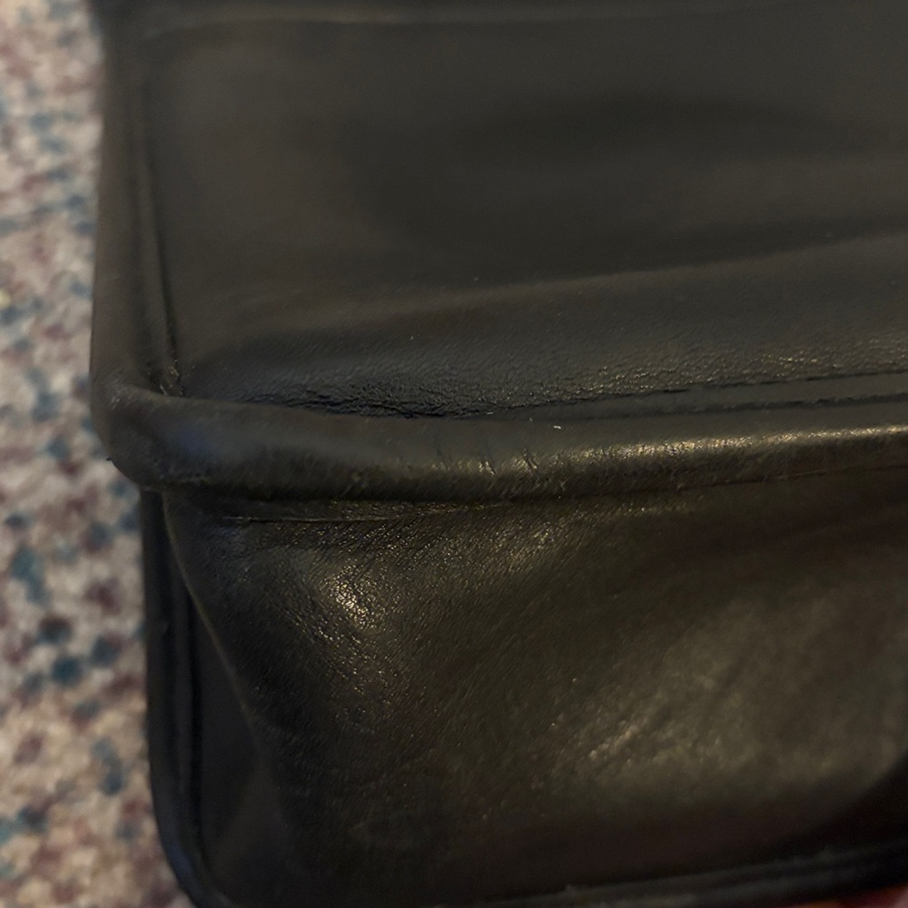 Vintage Coach Willis Leather Crossbody Bag in Black - Picture 12 of 16